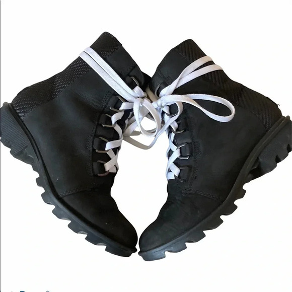 Sorel Phoenix Lace up Boots Sz 6 Black Waterproof - Picture 1 of 5